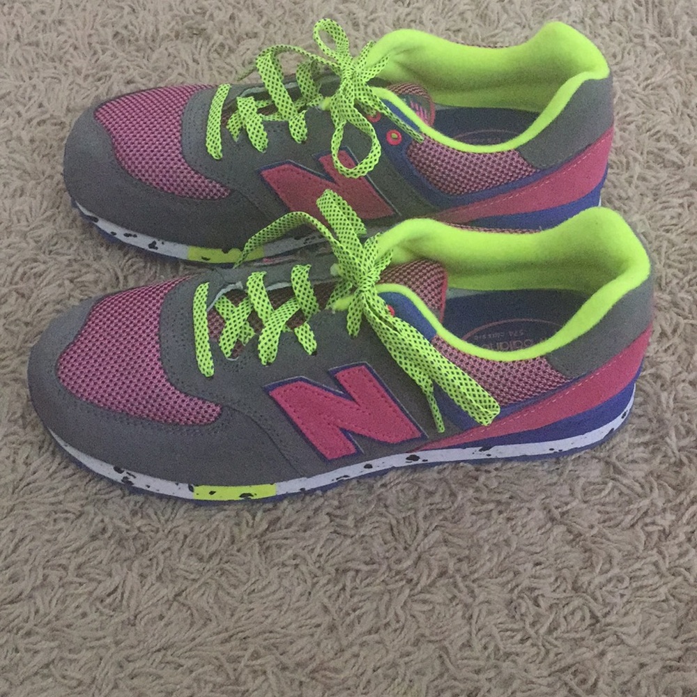 Women’s or Kids New Balance 574 shoes
